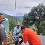 चुनाव प्रचार एवं जन सम्पर्क अभियान के अन्तर्गत द्वारीखाल बाजार एवं ग्राम कलोड़ी में घर-घर जाकर महेन्द्र सिंह राणा ने चुनाव प्रचार किया      
