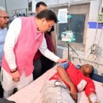 मुख्यमंत्री ने चिकित्सकों से घायलों की स्वास्थ्य स्थिति की विस्तृत जानकारी प्राप्त की और उनके समुचित उपचार की व्यवस्था सुनिश्चित करने के निर्देश दिए