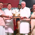 समारोह में केंद्रीय संस्कृति एवं पर्यटन मंत्री गजेंद्र सिंह शेखावत और मुख्यमंत्री पुष्कर सिंह धामी बतौर मुख्य अतिथि उपस्थित रहे