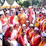 मुख्यमंत्री  धामी के आवास पर पौड़ी के राठ क्षेत्र की सांस्कृतिक टोली ने बसंती गीतों से बिखेरे लोक रंग