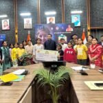 डीएम सविन बंसल के कार्यक्रम में अधिकारियों ने बालिकाओं को पढ़ाई में आगे बढ़ने और समाज के लिए प्रेरणा बनने का संदेश दिया।