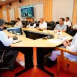 मुख्यमंत्री धामी ने निर्देश दिए कि प्लास्टिक वेस्ट के लिए “मनी बैक” योजना को पूरे प्रदेश में लागू किया जाए और हर दुकान पर प्लास्टिक वेस्ट मैनेजमेंट अनिवार्य किया जाए