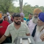 संगतों ने दिया संयम, सूझबूझ व बहादुरी का परिचय, मुख्य भू-माफिया नितिन मनेरिया को पकड़कर शान्तिपूर्वक समझाया कि वह कानून के विरूद्ध जाकर श्री दरबार साहिब की जमीनों पर कब्जा न करे